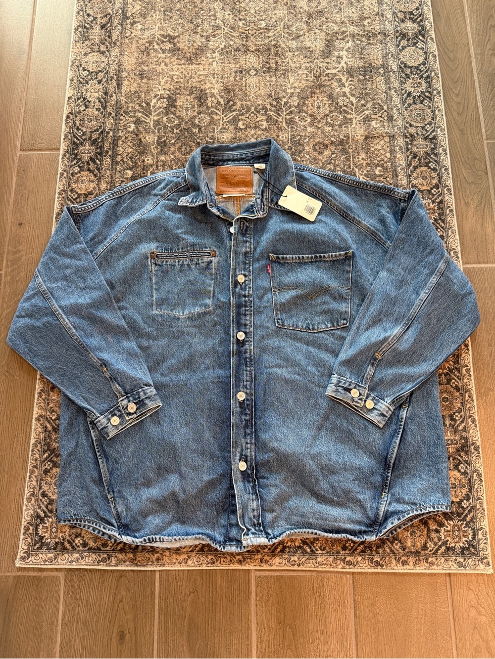 NWT Levi’s Men’s Oversized Twisted Shacket Denim Shirt Jacket Medium Wash Sz XL - Picture 5 of 15